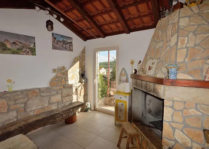 House Tihanka Casa de Férias Grohote