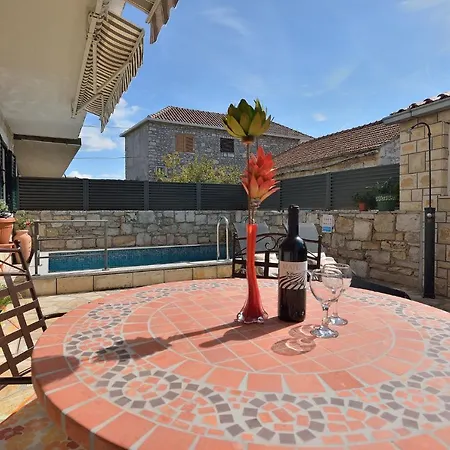 House Tihanka Hébergement de vacances Grohote