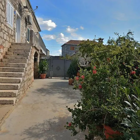 House Tihanka Grohote