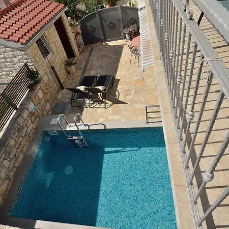 House Tihanka * Grohote